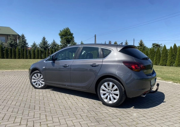 Opel Astra cena 26900 przebieg: 200000, rok produkcji 2011 z Kutno małe 781